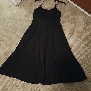 Style report black dress.